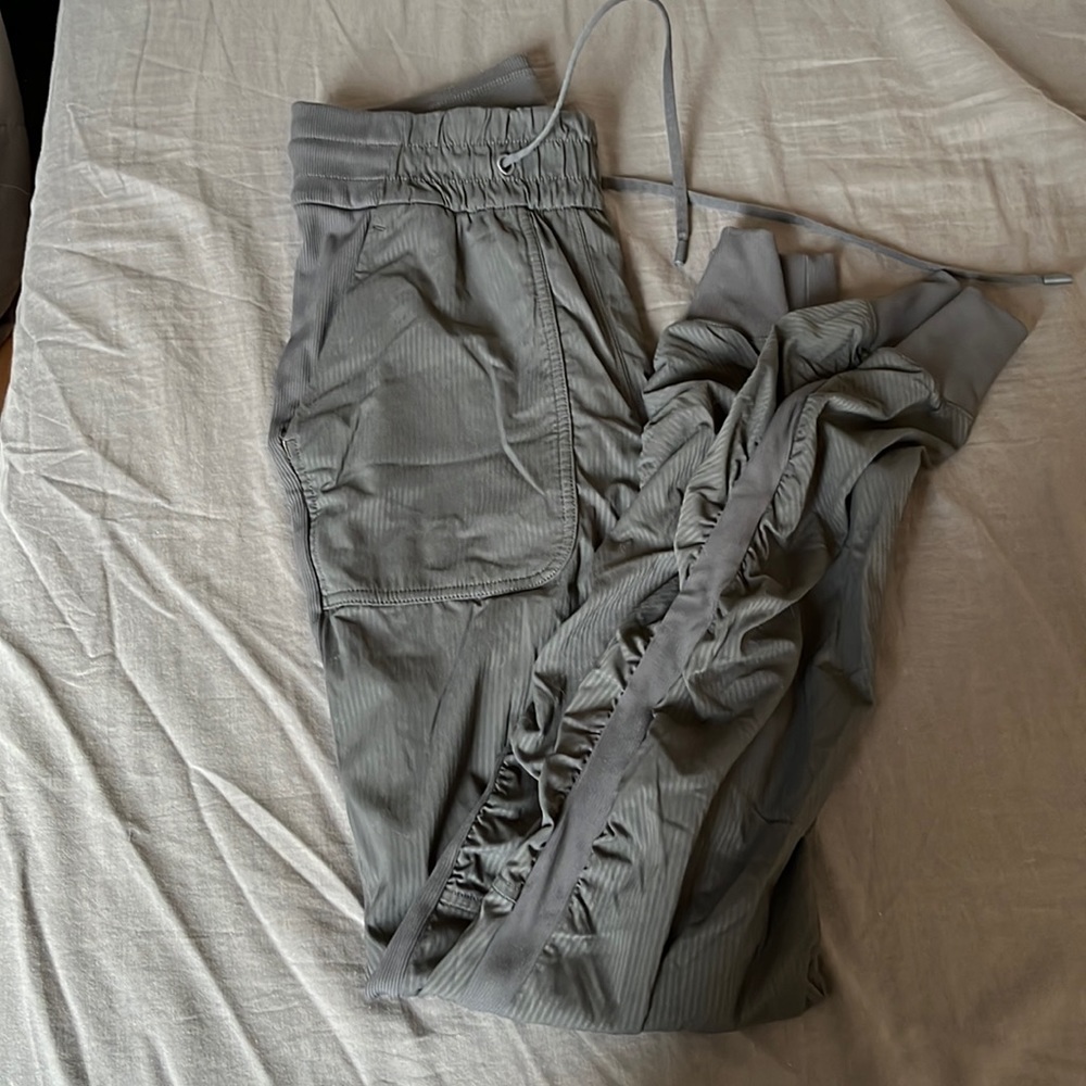 Lululemon pants size 4